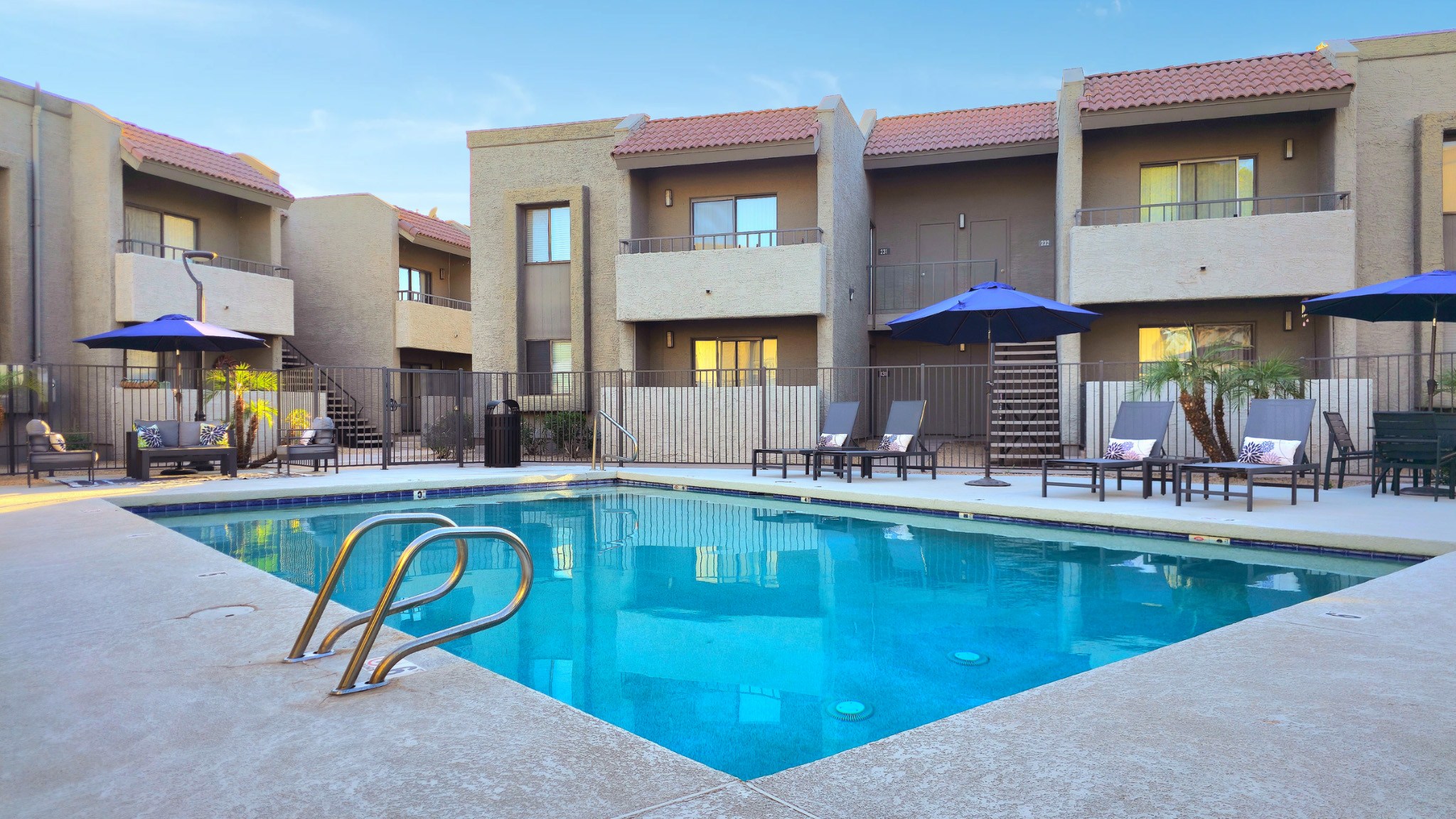 Olive East photo 3